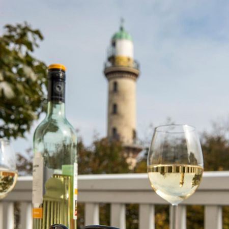 Hotel Am Leuchtturm Росток Екстериор снимка