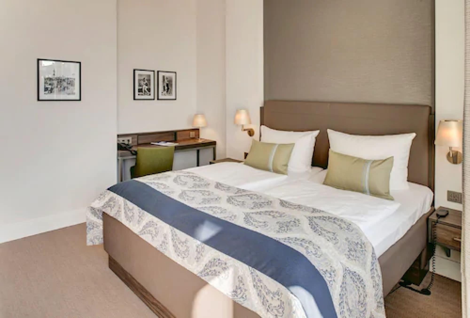 Hotel Am Leuchtturm Росток Екстериор снимка