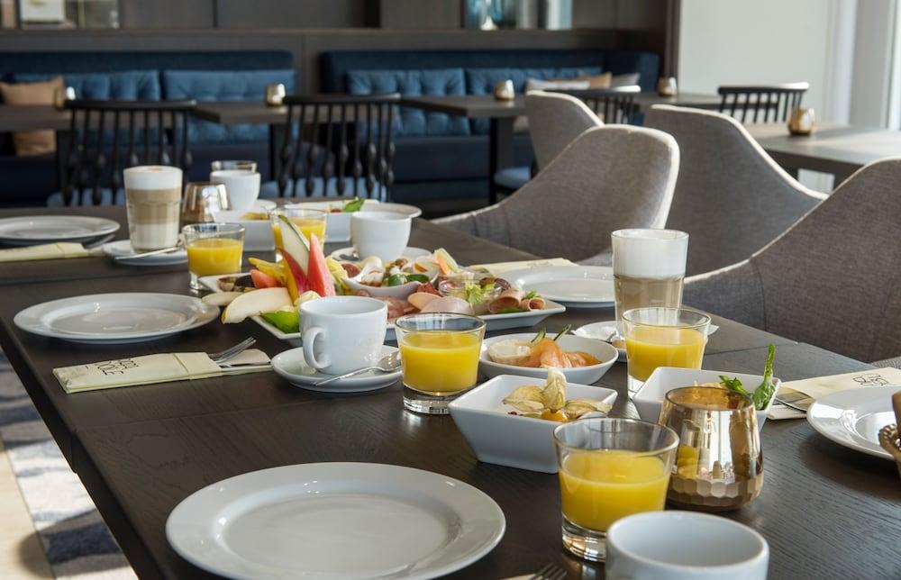 Hotel Am Leuchtturm Росток Екстериор снимка
