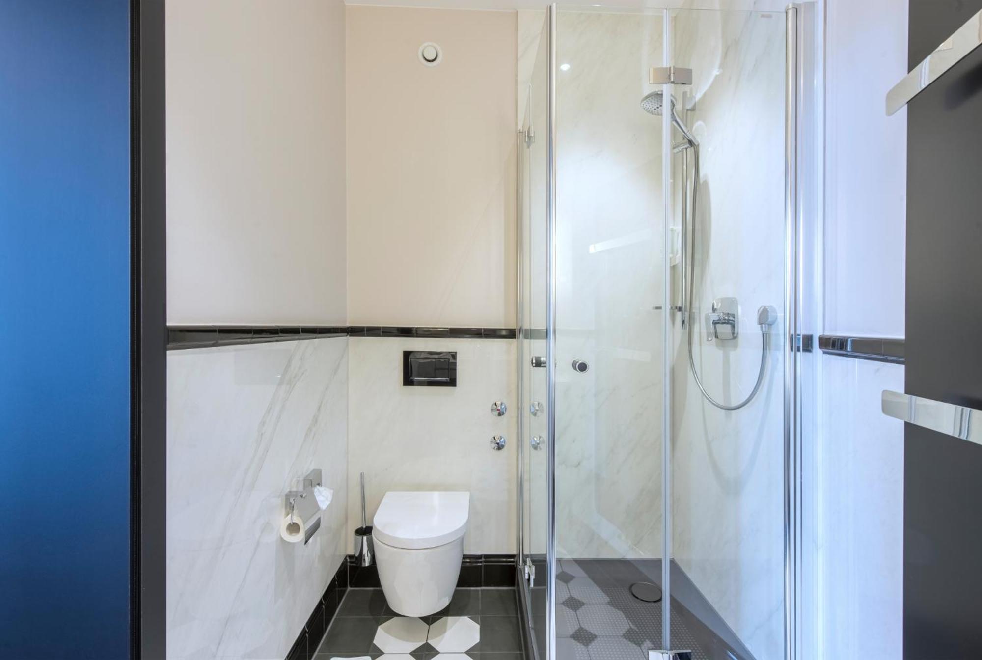Hotel Am Leuchtturm Росток Екстериор снимка