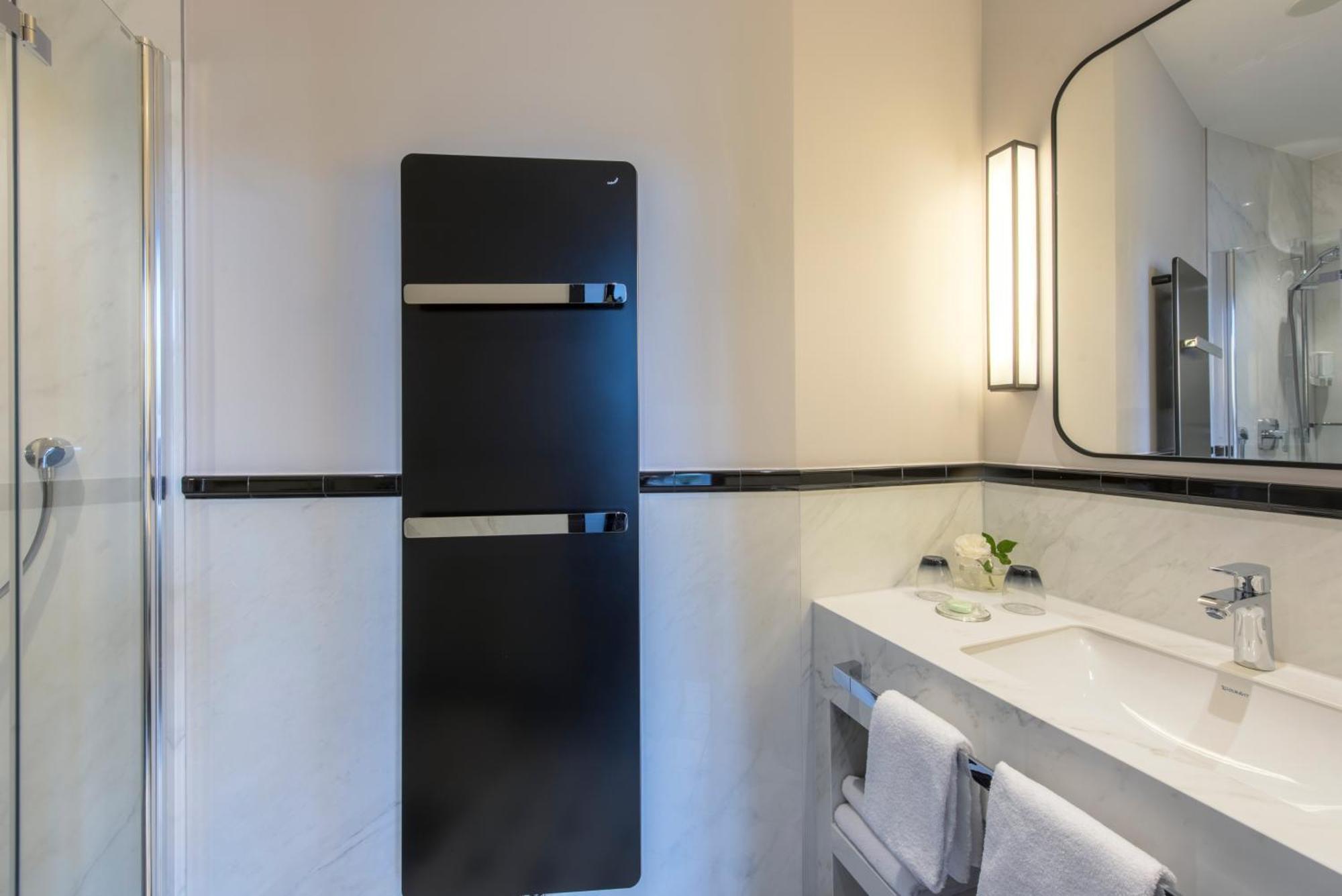 Hotel Am Leuchtturm Росток Екстериор снимка