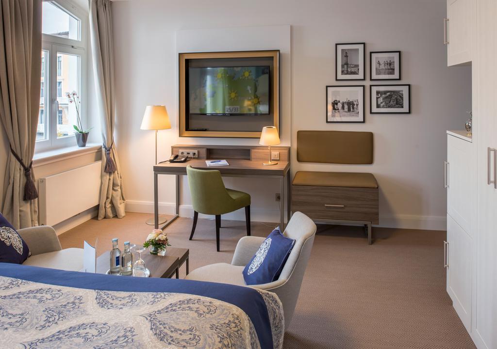 Hotel Am Leuchtturm Росток Екстериор снимка