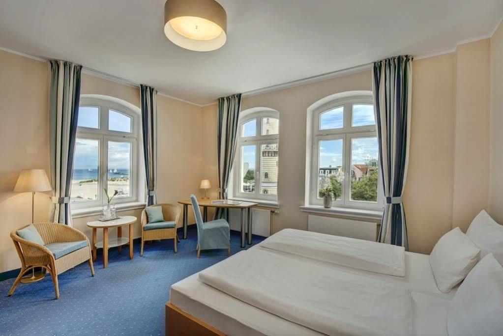 Hotel Am Leuchtturm Росток Екстериор снимка