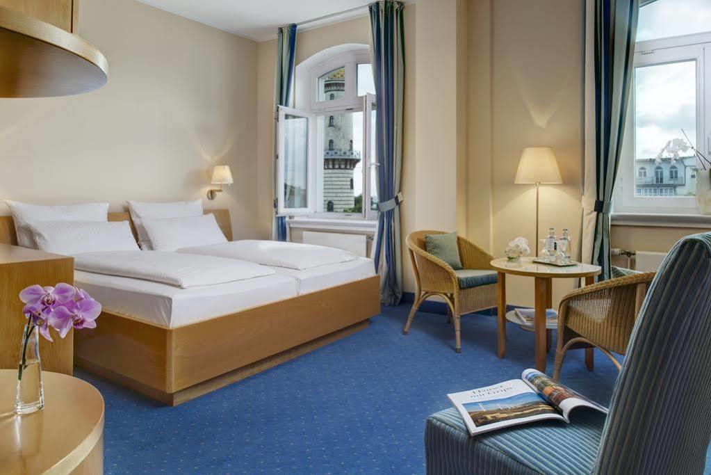 Hotel Am Leuchtturm Росток Екстериор снимка